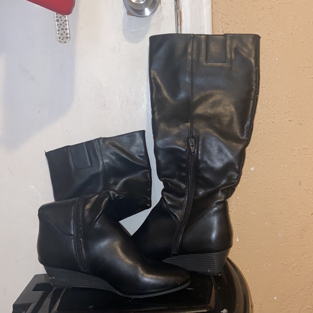 Size 7 mid Tall black boots with Wedge